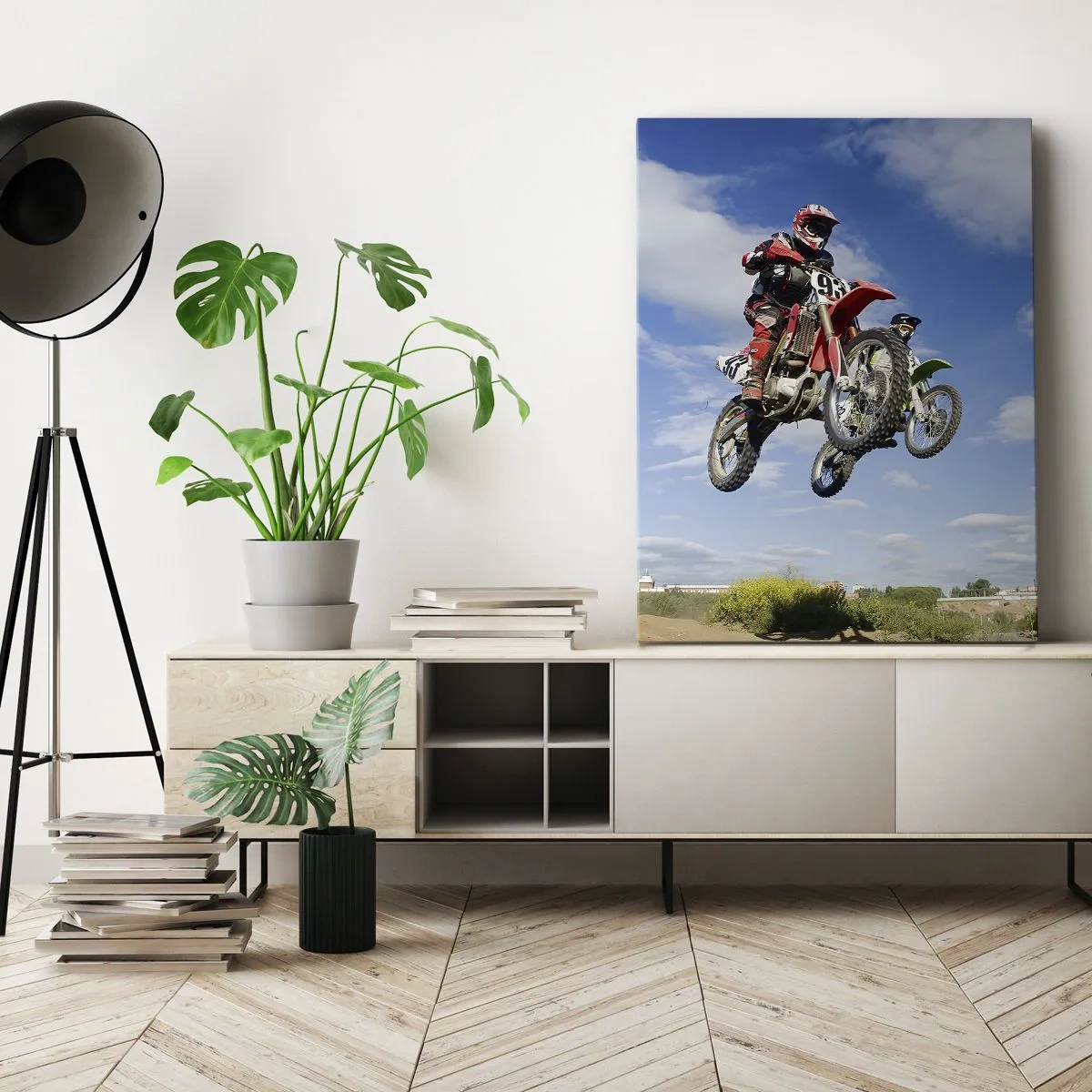 Quadro su tela - Stampe su Tela - Piloti di moto da cross in aria durante un salto - 70x100cm - Saltando sotto il cielo - Decorazione murale moderna per soggiorno e camera da letto ARTTOR