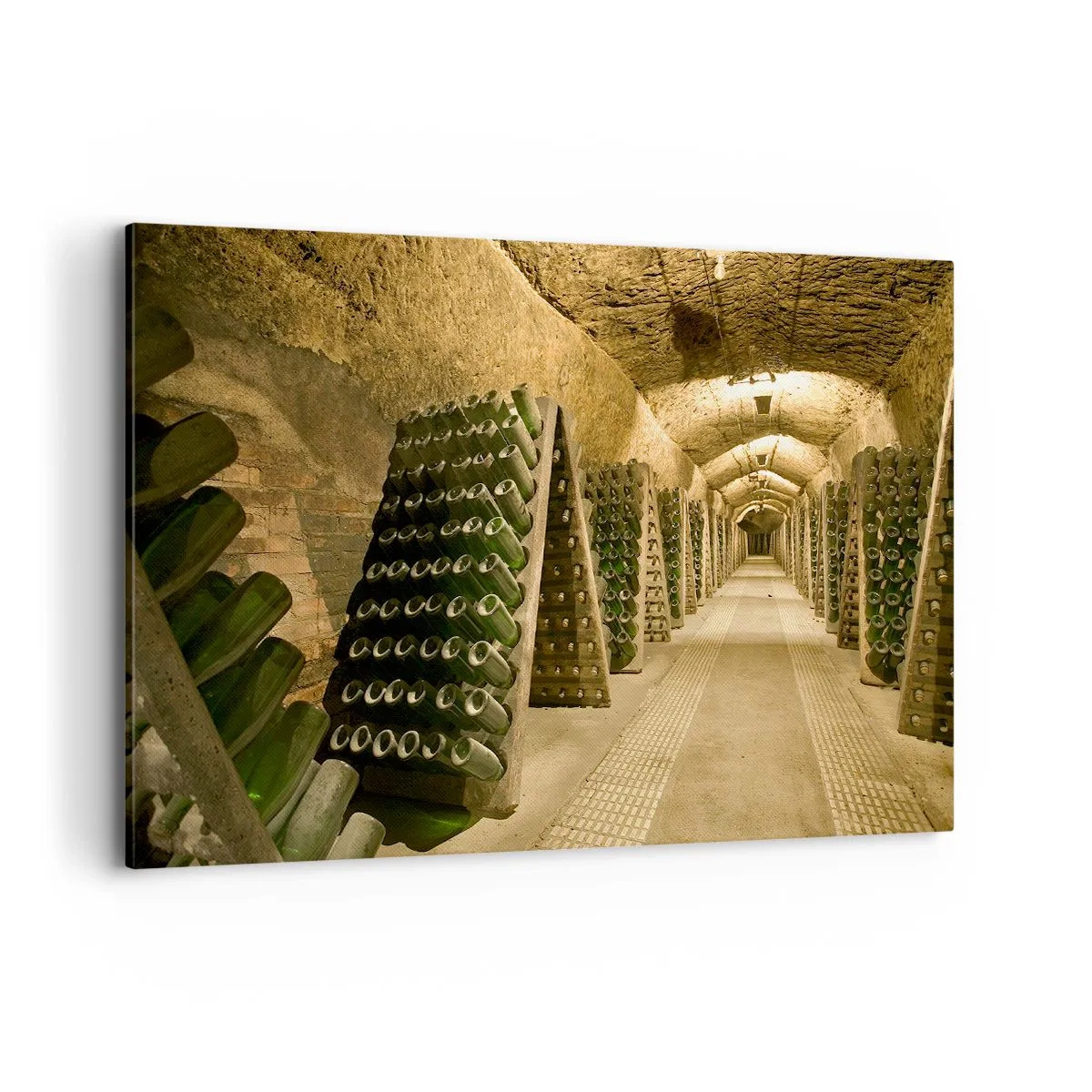 Quadro su tela - Stampe su Tela - Un vigneto con una cantina piena di bottiglie di vino esposte su scaffali di legno. - 120x80cm - Nascita del sapore - Decorazione murale moderna per soggiorno e camera da letto ARTTOR