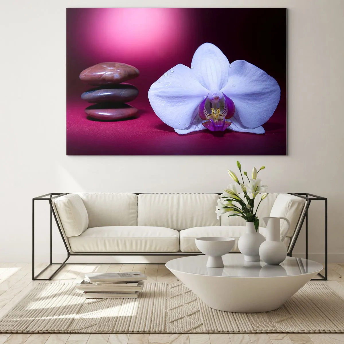 Quadro su vetro - Orchidea bianca e pietre su uno sfondo di luce viola - 70x50cm - Studio di freschezza in viola - Decorazione murale moderna per soggiorno e camera da letto ARTTOR
