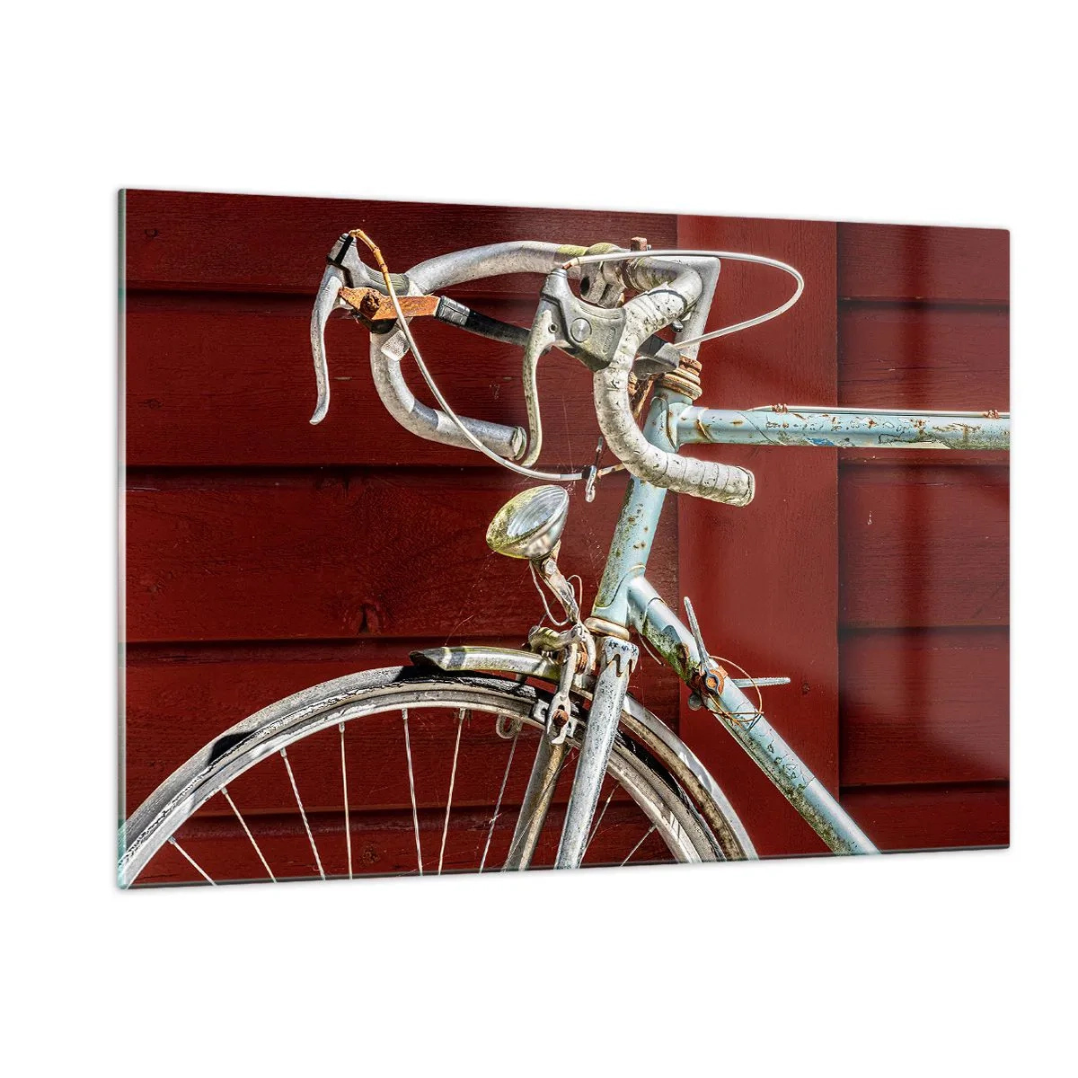 Quadro su vetro - Una vecchia bici da strada degli anni '70 contro un muro di legno rosso - 120x80cm - Creata per la vittoria - Decorazione murale moderna per soggiorno e camera da letto ARTTOR