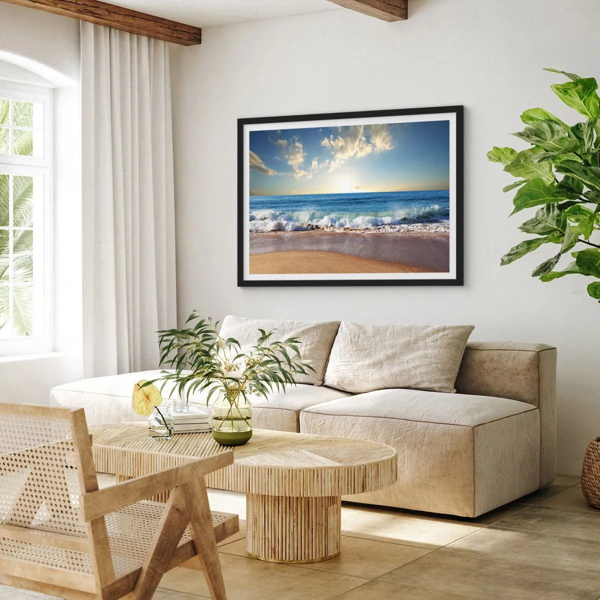 Poster in cornice nera - Una spiaggia soleggiata con onde che si infrangono sulla riva - 70x50cm - Insieme movimento e immobilità - Decorazione murale moderna per soggiorno e camera da letto ARTTOR