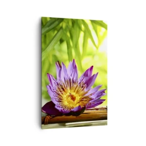 Quadro su tela - Stampe su Tela - Fiore di loto viola su uno sfondo di foglie di bambù verdi - 80x120cm - Al sole dell'Asia - Decorazione murale moderna per soggiorno e camera da letto ARTTOR