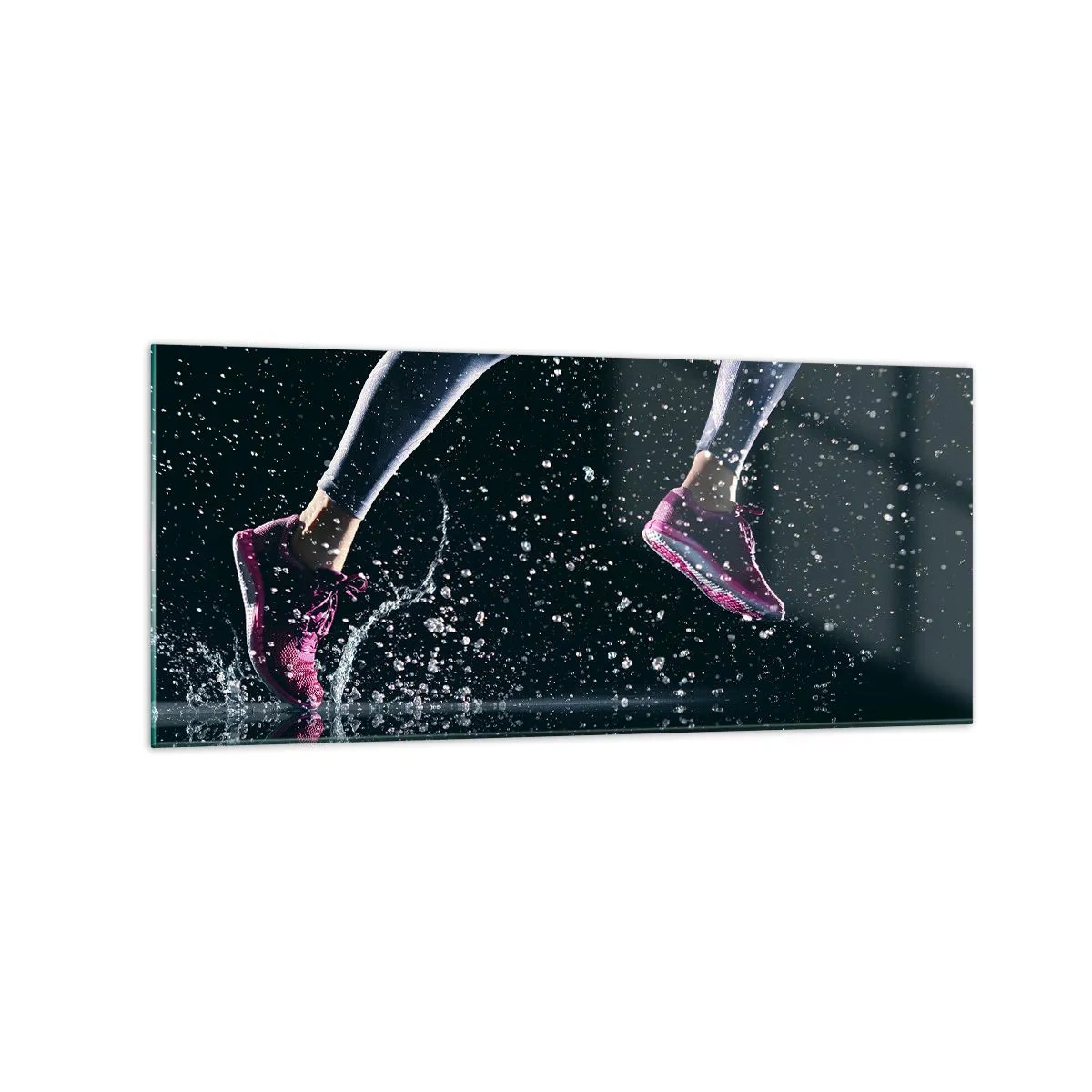 Quadro su vetro - Uno scatto dinamico di una corsa sotto la pioggia su uno sfondo nero - 120x50cm - Quanta forza nelle gambe - Decorazione murale moderna per soggiorno e camera da letto ARTTOR