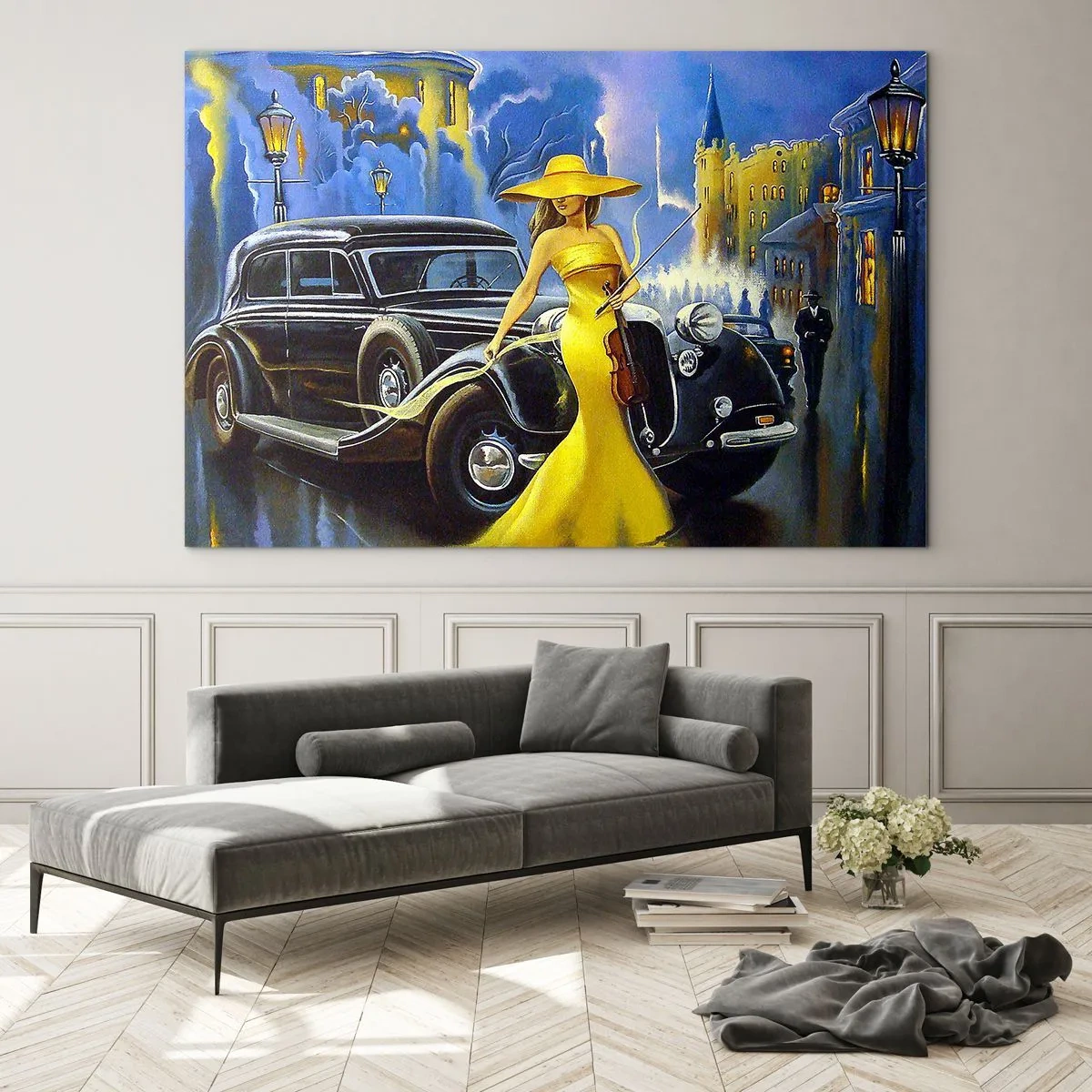 Quadro su vetro - Una donna con un vestito giallo accanto a un'auto d'epoca - 100x70cm - Notturno per violino e amore - Decorazione murale moderna per soggiorno e camera da letto ARTTOR