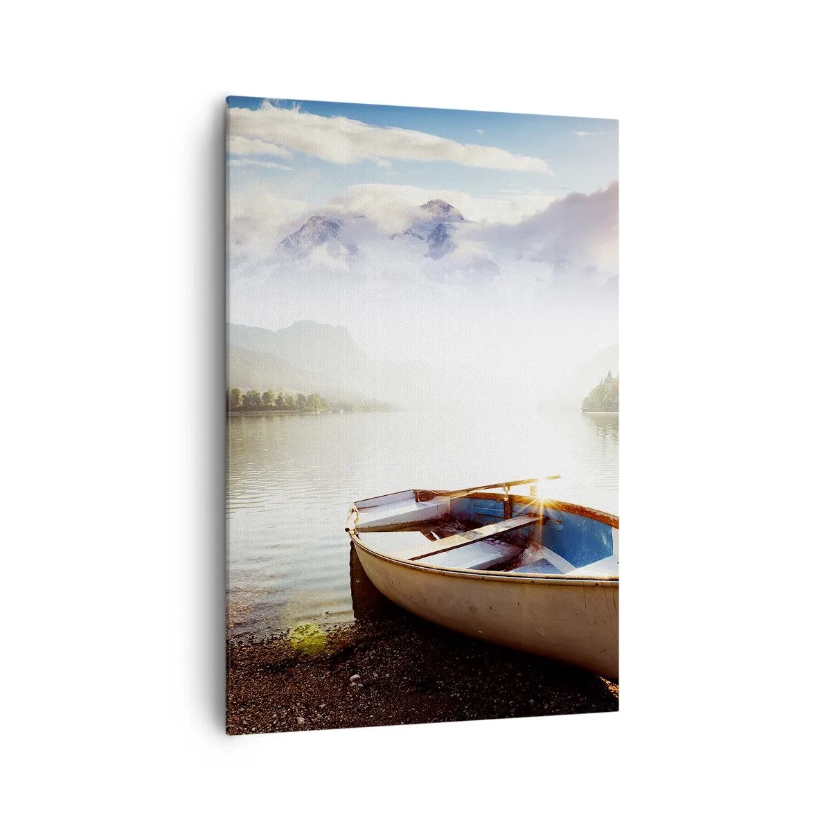 Quadro su tela - Stampe su Tela - Una barca sulla riva di un lago con vista sulle montagne al mattino - 70x100cm - Sull'acqua grande e pura - Decorazione murale moderna per soggiorno e camera da letto ARTTOR