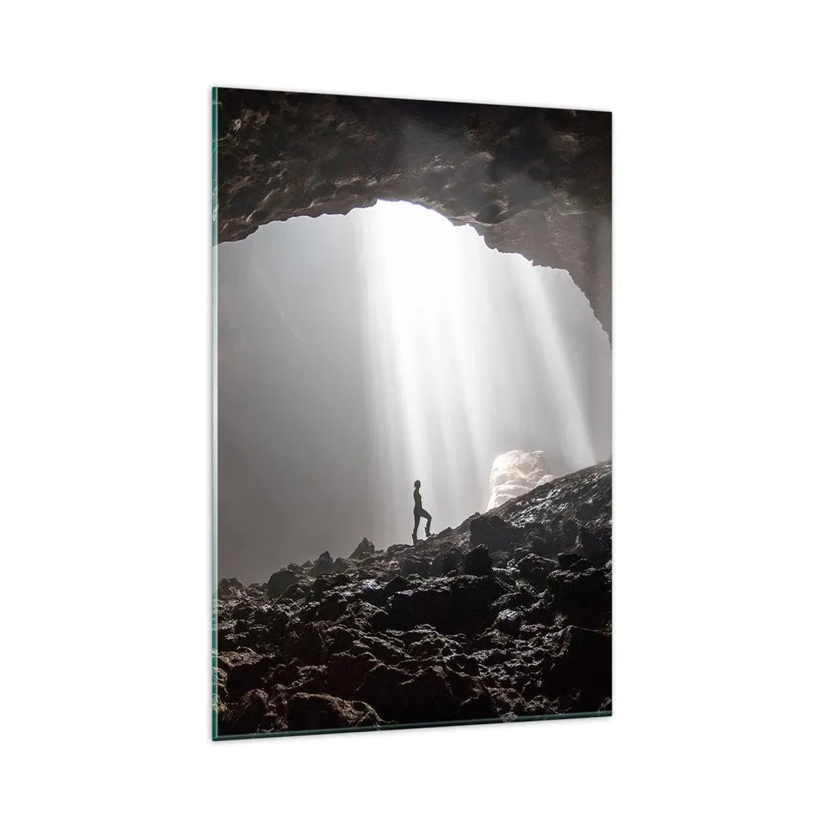 Quadro su vetro - Una figura in una grotta illuminata da raggi di luce - 80x120cm - Grotta luminosa - Decorazione murale moderna per soggiorno e camera da letto ARTTOR