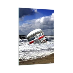 Quadro su vetro - Un autobus affondato sulla spiaggia tra onde e mare mosso - 80x120cm - Ti meravigli? - Decorazione murale moderna per soggiorno e camera da letto ARTTOR