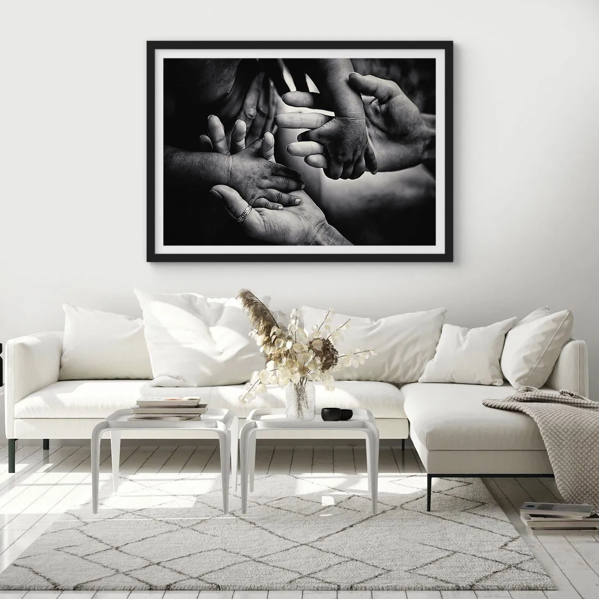 Poster in cornice nera - Mani bianche e nere di diverse generazioni - 70x50cm - Umanità - Decorazione murale moderna per soggiorno e camera da letto ARTTOR
