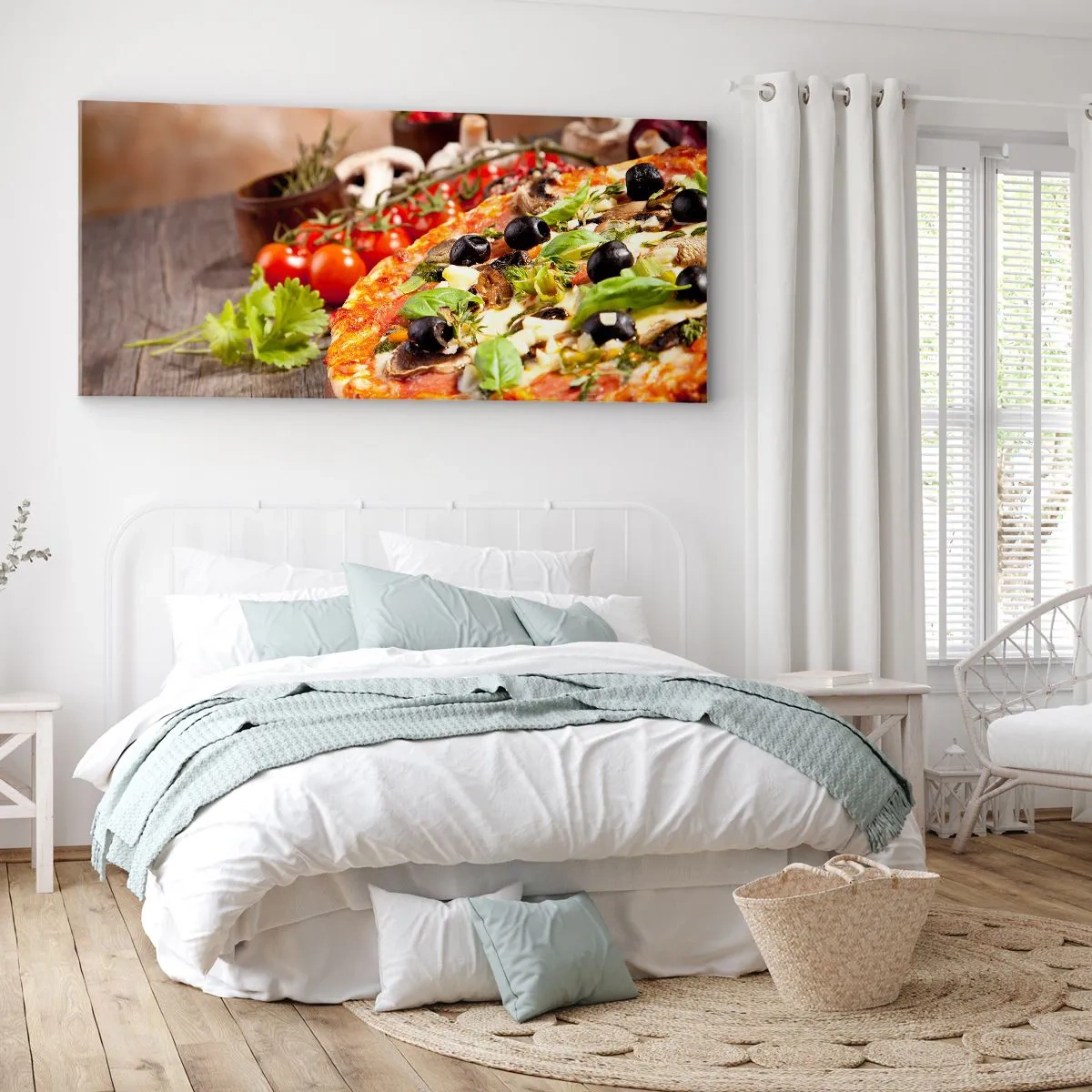 Quadro su tela - Stampe su Tela - Pizza con olive, basilico e ingredienti freschi su fondo in legno - 140x50cm - Con ingredienti tellurici - Decorazione murale moderna per soggiorno e camera da letto ARTTOR