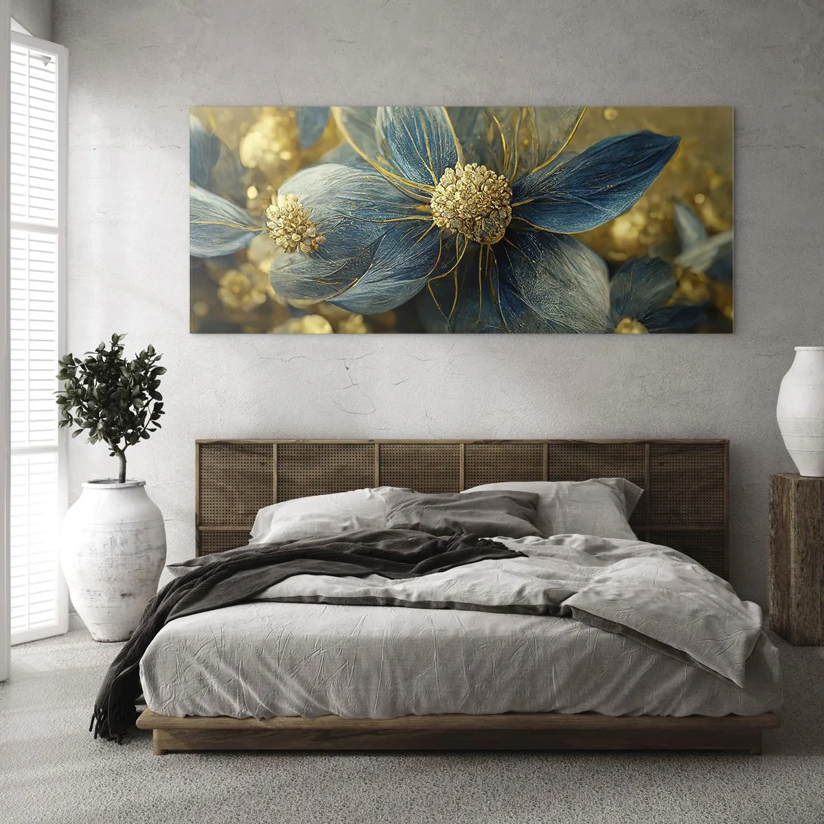 Quadro su vetro - Eleganti fiori nei toni del blu e dell'oro - 140x50cm - Fiorire d'oro - Decorazione murale moderna per soggiorno e camera da letto ARTTOR