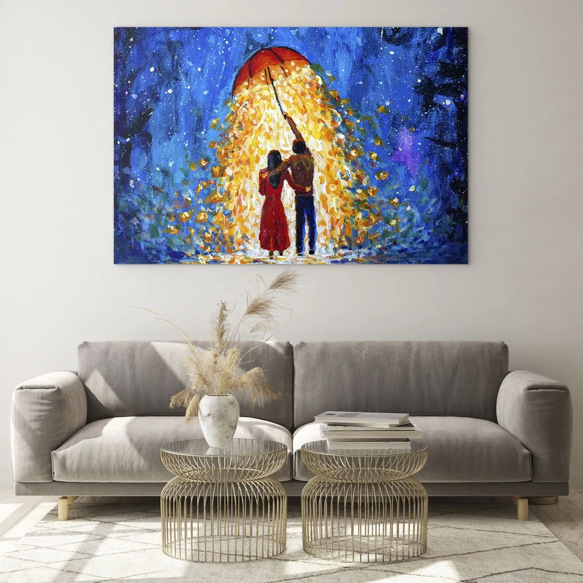 Quadro su vetro - Una coppia sotto un ombrello circondata da una luce dorata contro il cielo notturno - 70x50cm - La magia di una sera piovosa? - Decorazione murale moderna per soggiorno e camera da letto ARTTOR