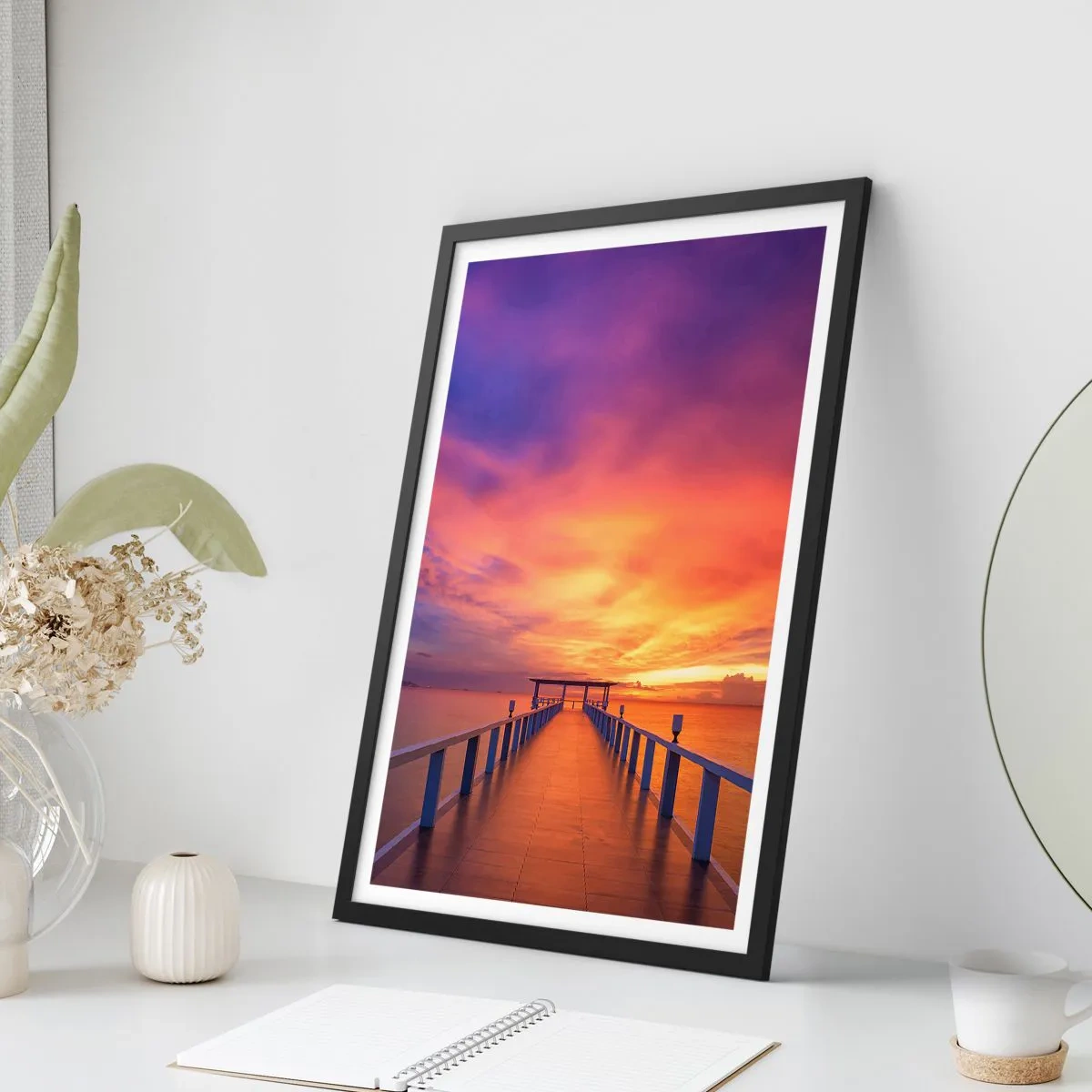 Poster in cornice nera - Il molo sullo sfondo di uno spettacolare tramonto - 50x70cm - Senza fine - Decorazione murale moderna per soggiorno e camera da letto ARTTOR