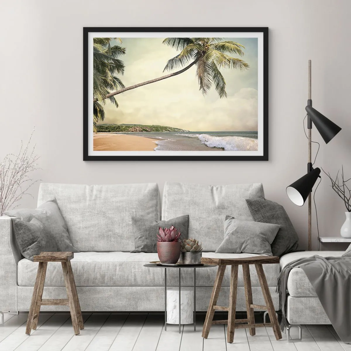 Poster in cornice nera - Una spiaggia con palme sullo sfondo di un mare calmo - 70x50cm - Sogno tropicale - Decorazione murale moderna per soggiorno e camera da letto ARTTOR