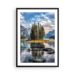 Poster in cornice nera - Un paesaggio montano con un'isola circondata da un lago calmo - 50x70cm - Sulle acque grandi e limpide...  - Decorazione murale moderna per soggiorno e camera da letto ARTTOR