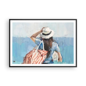 Poster in cornice nera - Una donna con un cappello contro il mare blu - 100x70cm - Benvenuti in vacanza - Decorazione murale moderna per soggiorno e camera da letto ARTTOR