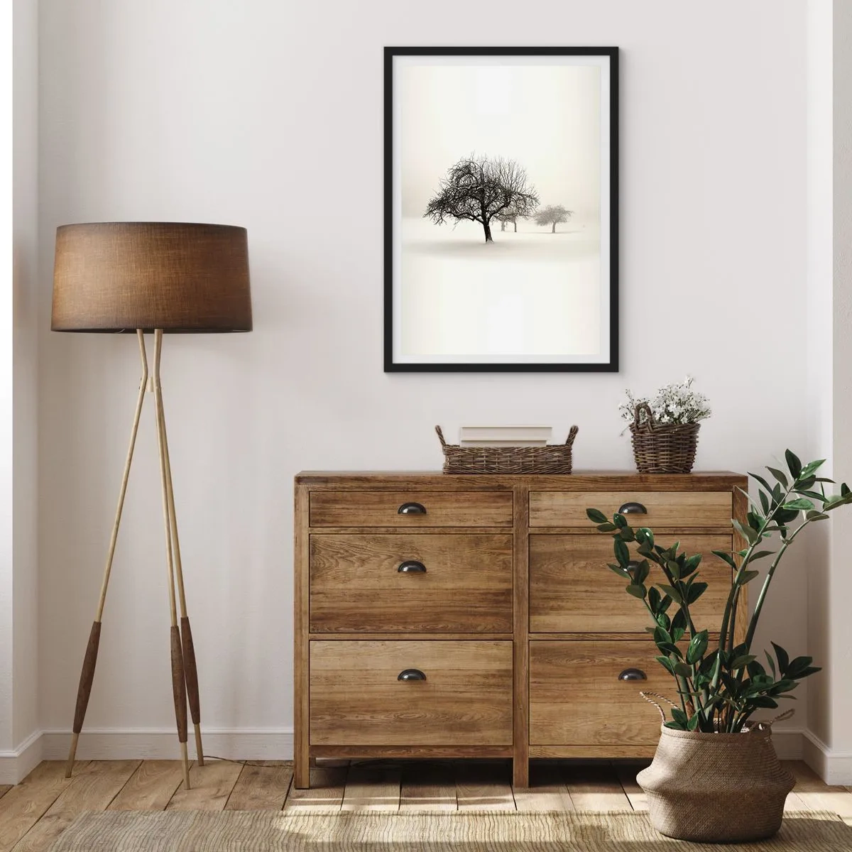 Poster in cornice nera - Paesaggio invernale con alberi solitari in un ambiente nebbioso - 50x70cm - Sogno invernale - Decorazione murale moderna per soggiorno e camera da letto ARTTOR