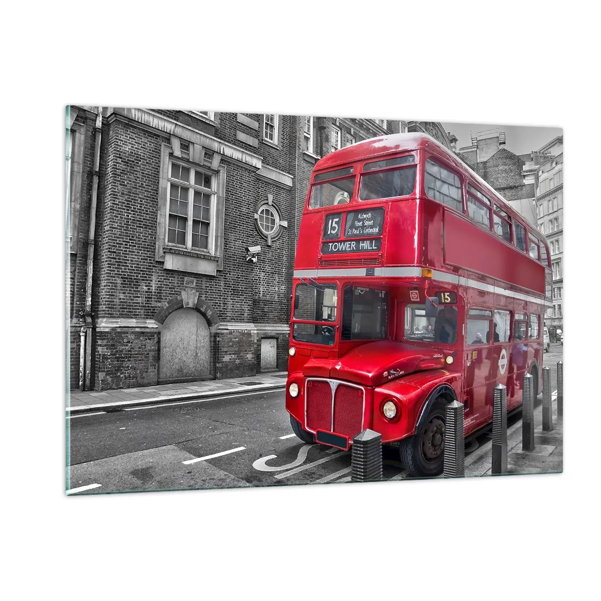 Quadro su vetro - Un autobus rosso di Londra su uno sfondo di strada bianco e nero - 120x80cm - Sempre lo stesso - Decorazione murale moderna per soggiorno e camera da letto ARTTOR