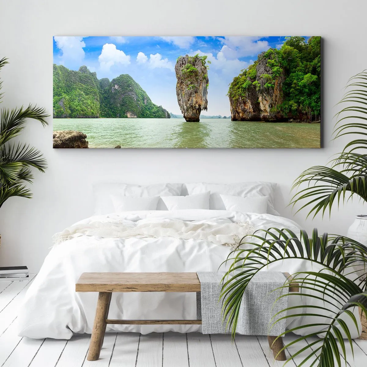 Quadro su tela - Stampe su Tela - Una formazione rocciosa esotica circondata da acqua e vegetazione sotto un cielo azzurro. - 120x50cm - Meraviglie rocciose della natura - Decorazione murale moderna per soggiorno e camera da letto ARTTOR