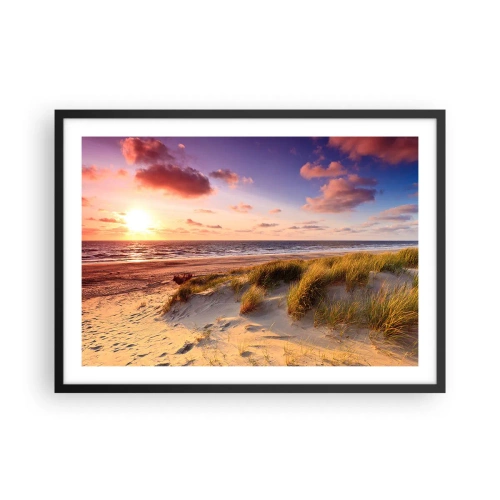 Poster in cornice nera - Una spiaggia erbosa e un tramonto su un mare calmo - 70x50cm - L'aria già profuma di estate - Decorazione murale moderna per soggiorno e camera da letto ARTTOR