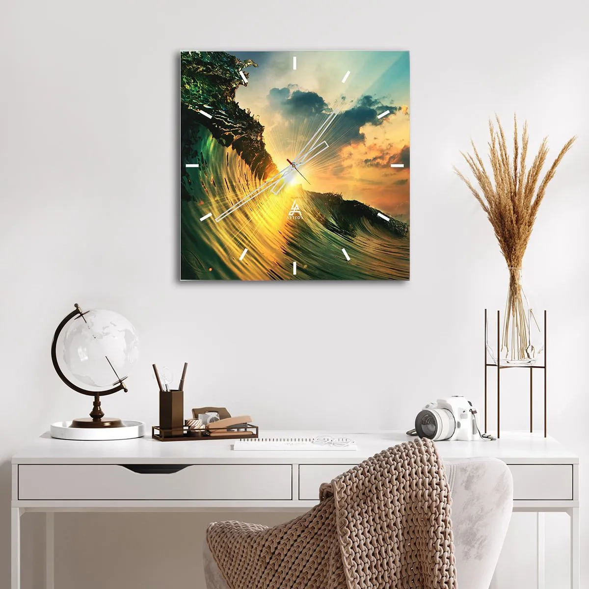Orologio da parete - Orologio in Vetro - Un'onda con il sole al tramonto e le nuvole illuminate - 30x30cm - Surfista, dove sei? - Decorazione murale moderna per soggiorno e camera da letto ARTTOR
