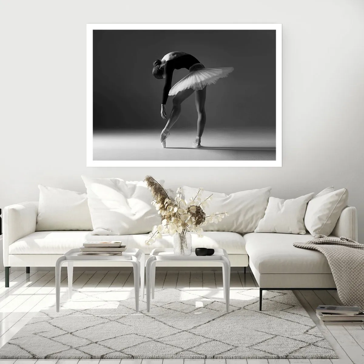 Poster - Una ballerina in una posa elegante su uno sfondo bianco e nero - 100x70cm - Bella ballerina - Decorazione murale moderna per soggiorno e camera da letto ARTTOR