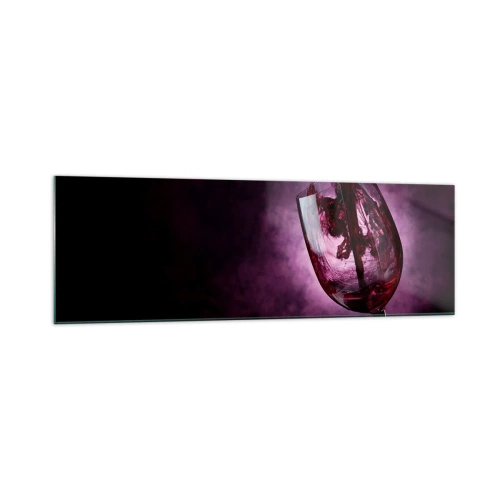 Quadro su vetro - Vino rosso versato in un bicchiere su uno sfondo di fumo viola - 160x50cm - Scarlatto? Carminio? No, rubino - Decorazione murale moderna per soggiorno e camera da letto ARTTOR