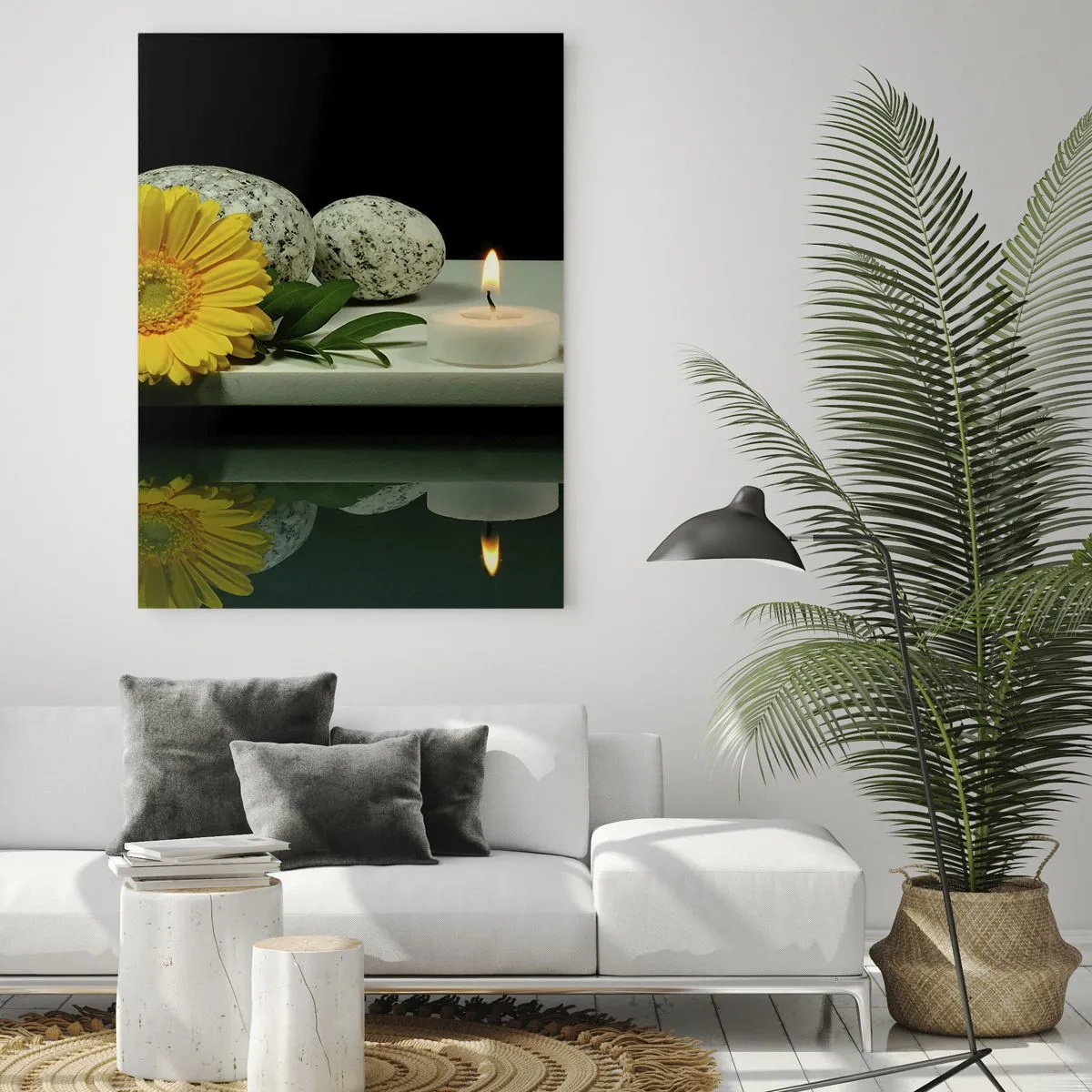 Quadro su vetro - Candele, pietre e un fiore giallo riflessi nell'acqua - 50x70cm - Il sollievo dei sensi - Decorazione murale moderna per soggiorno e camera da letto ARTTOR