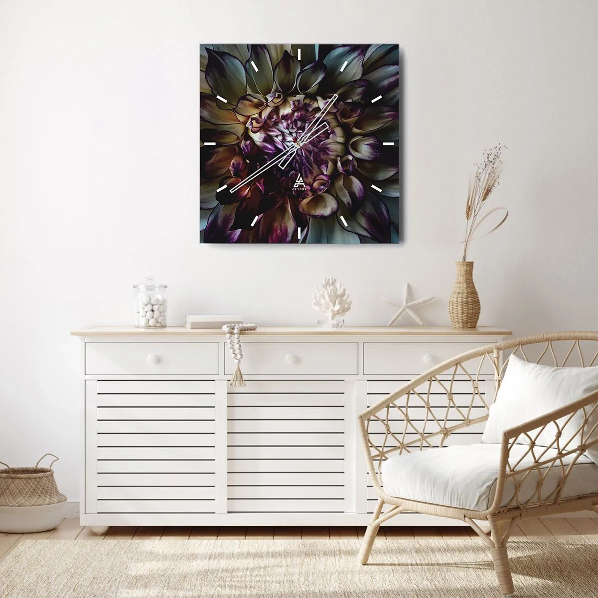 Orologio da parete - Orologio in Vetro - Primo piano di un fiore di dalia in toni scuri - 30x30cm - Il rigoglio della giovinezza - Decorazione murale moderna per soggiorno e camera da letto ARTTOR