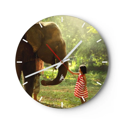 Orologio da parete - Orologio in Vetro - Una ragazza con un vestito rosso tocca la proboscide di un elefante nella foresta. - 30x30cm - La forza dell'amicizia - Decorazione murale moderna per soggiorno, cucina e camera da letto ARTTOR