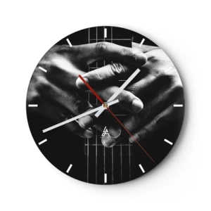 Orologio da parete - Orologio in Vetro - Primo piano di mani che tengono il manico di una chitarra in bianco e nero - 30x30cm - La preghiera dell'artista - Decorazione murale moderna per soggiorno, cucina e camera da letto ARTTOR