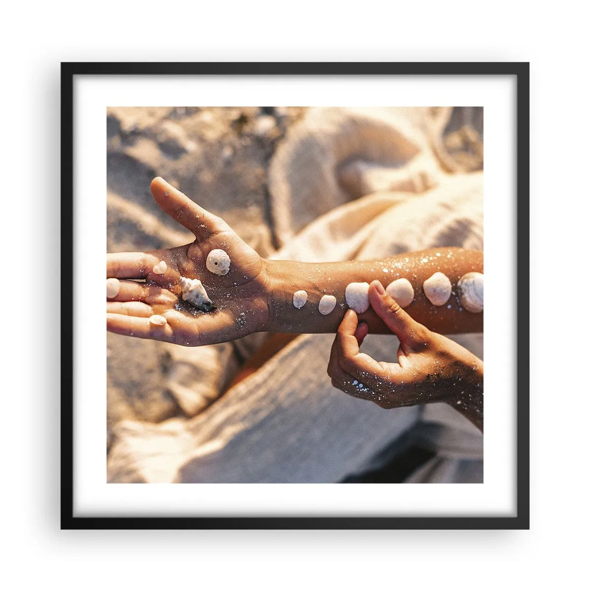 Poster in cornice nera - La bellezza a portata di mano - 50x50 cm