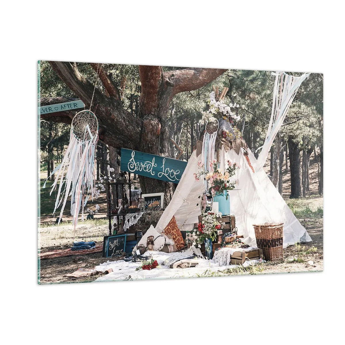 Quadro su vetro - Decorazione da esterno boho con un tepee e fiori nella foresta - 120x80cm - Make love... - Decorazione murale moderna per soggiorno e camera da letto ARTTOR