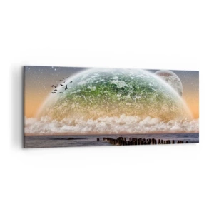 Quadro su tela - Stampe su Tela - Un paesaggio fantastico con un grande pianeta sopra il mare e un molo di legno. - 120x50cm - E il mondo emerse dalle acque - Decorazione murale moderna per soggiorno e camera da letto ARTTOR