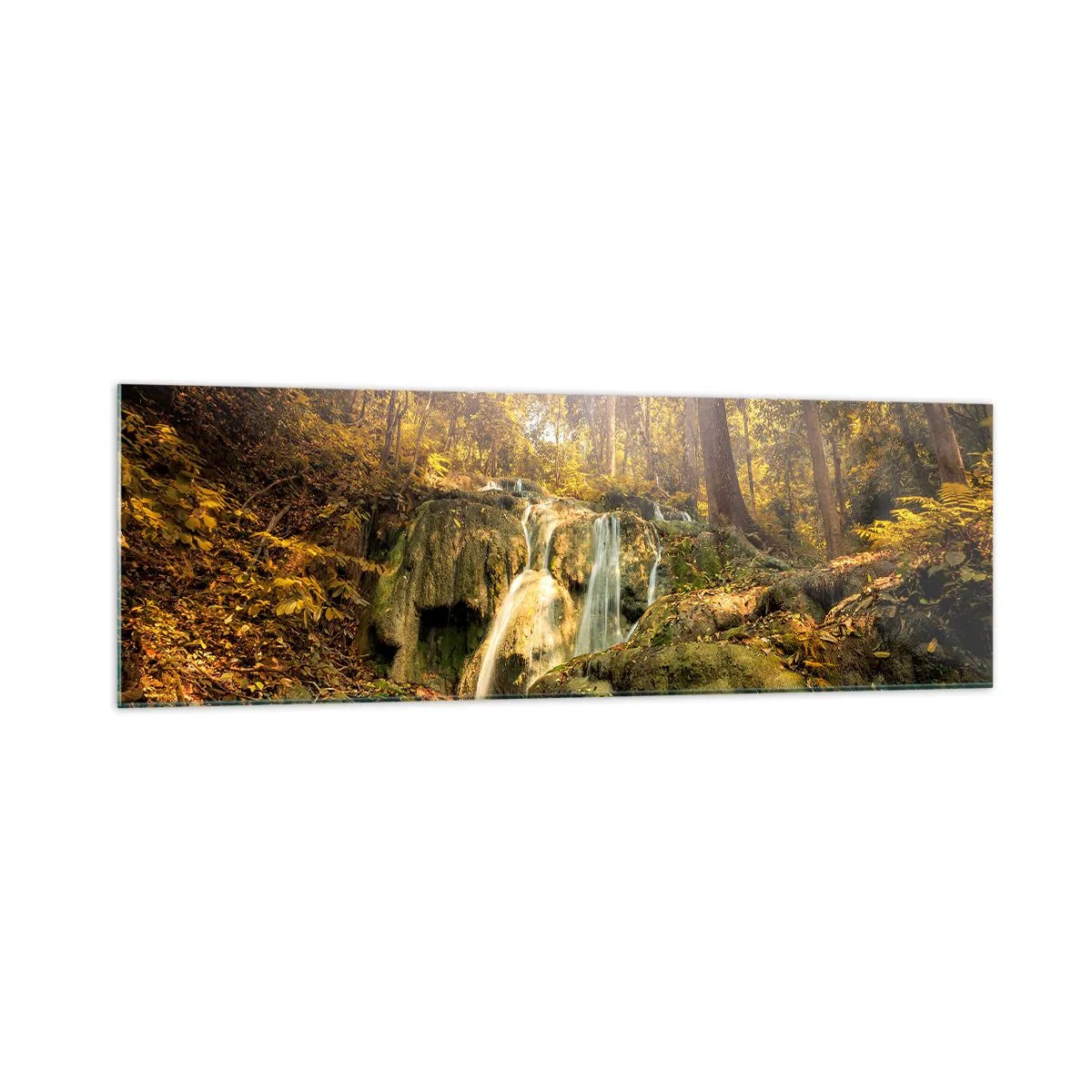 Quadro su vetro - Una cascata nella foresta sotto i raggi del sole, circondata dal verde - 160x50cm - Cascata boschiva in verde - Decorazione murale moderna per soggiorno e camera da letto ARTTOR