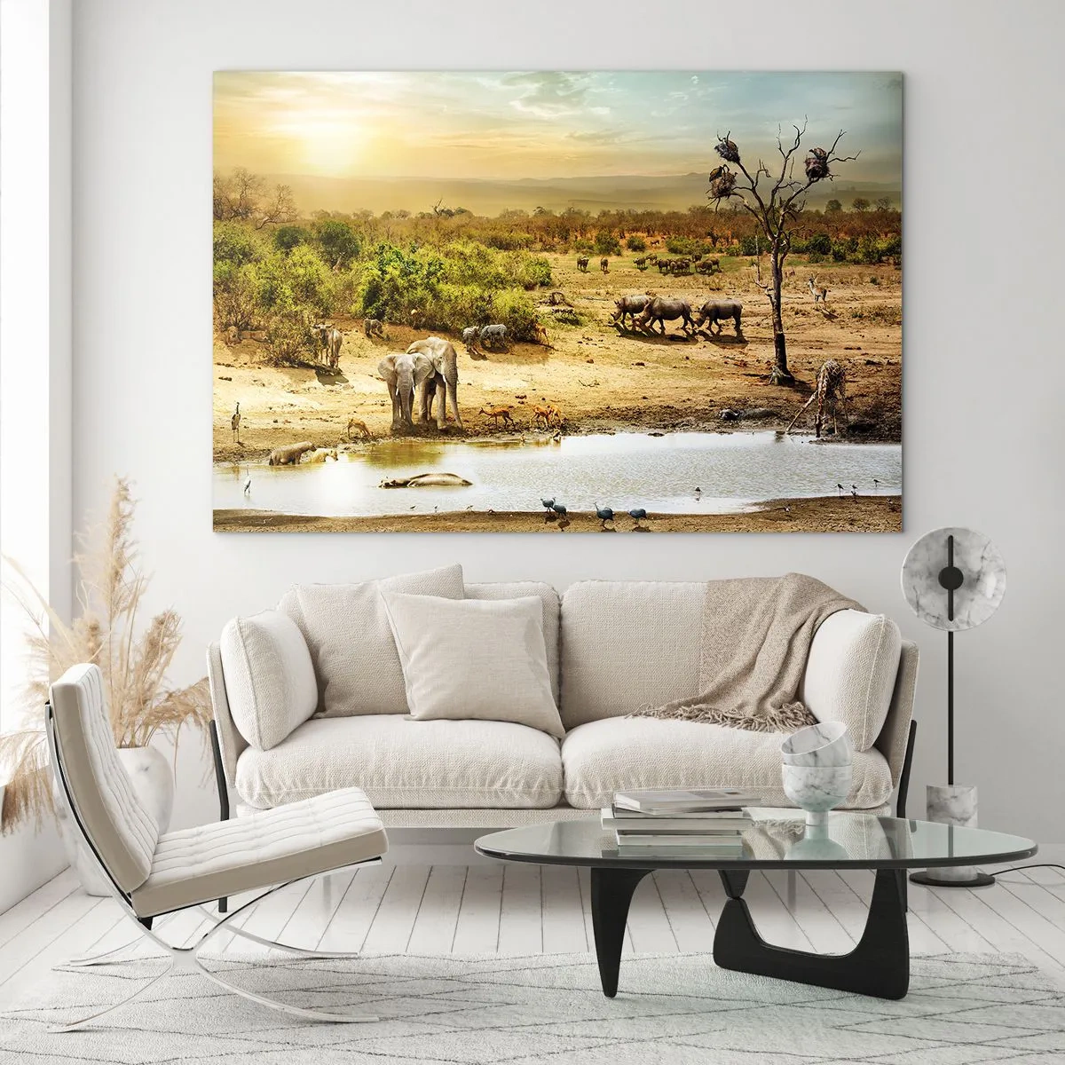 Quadro su vetro - Elefanti e animali in una pozza d'acqua sullo sfondo di un paesaggio africano - 70x50cm - "Un fiume usciva da Eden…" - Decorazione murale moderna per soggiorno e camera da letto ARTTOR