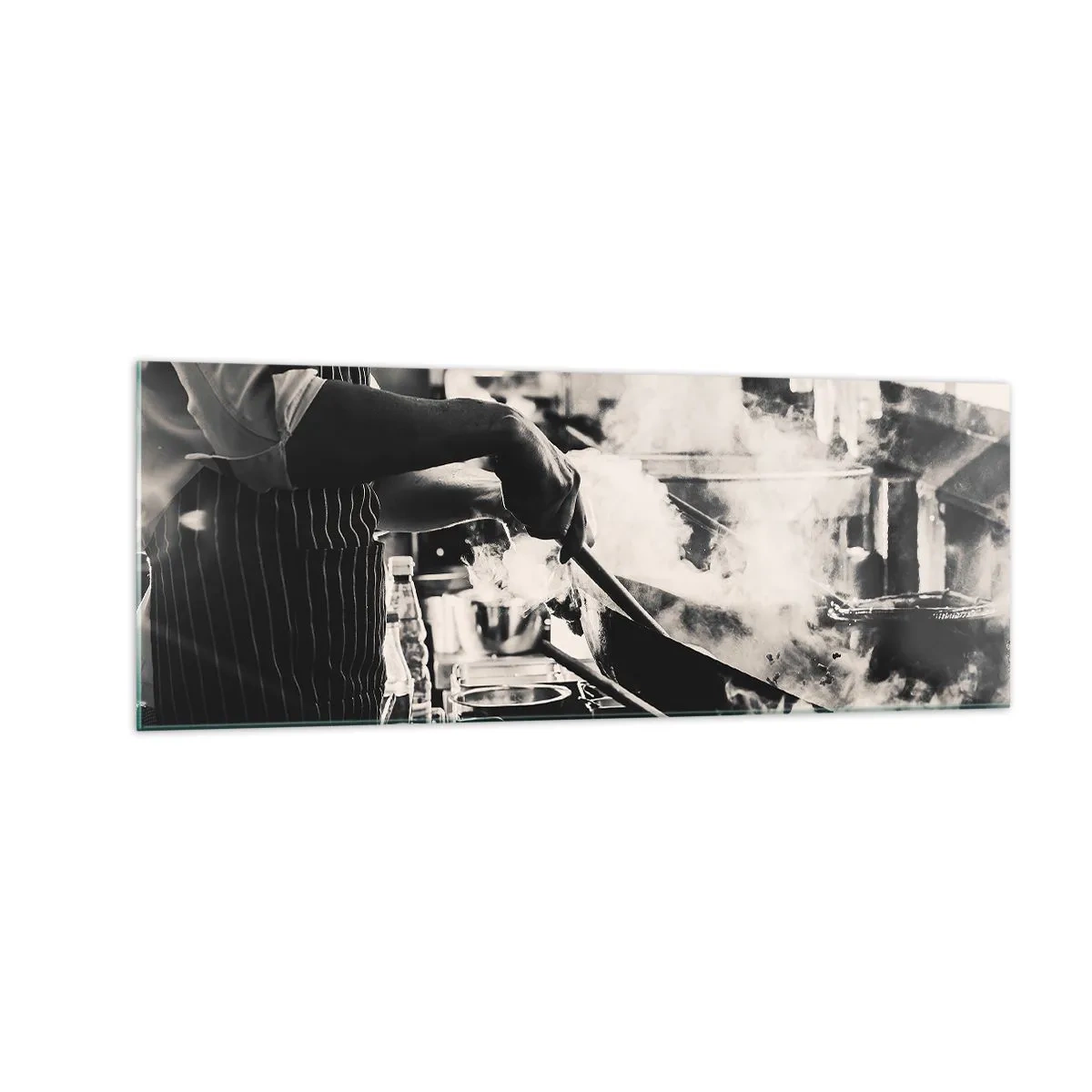 Quadro su vetro - Uno chef al lavoro in cucina con il vapore che esce da una padella - 140x50cm - L'alchimia dei sapori - Decorazione murale moderna per soggiorno e camera da letto ARTTOR