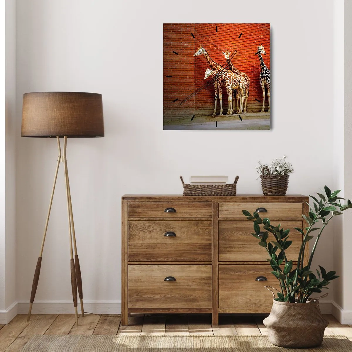 Orologio da parete - Orologio in Vetro - Quattro giraffe contro un muro di mattoni in un ambiente artistico - 30x30cm - Vedete qualche acacia? - Decorazione murale moderna per soggiorno e camera da letto ARTTOR