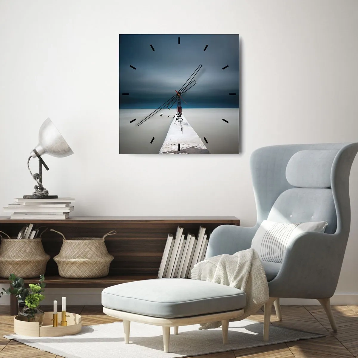 Orologio da parete - Orologio in Vetro - Un faro alla fine di un molo di cemento in un paesaggio desolato - 30x30cm - Incontrando l'infinito - Decorazione murale moderna per soggiorno e camera da letto ARTTOR