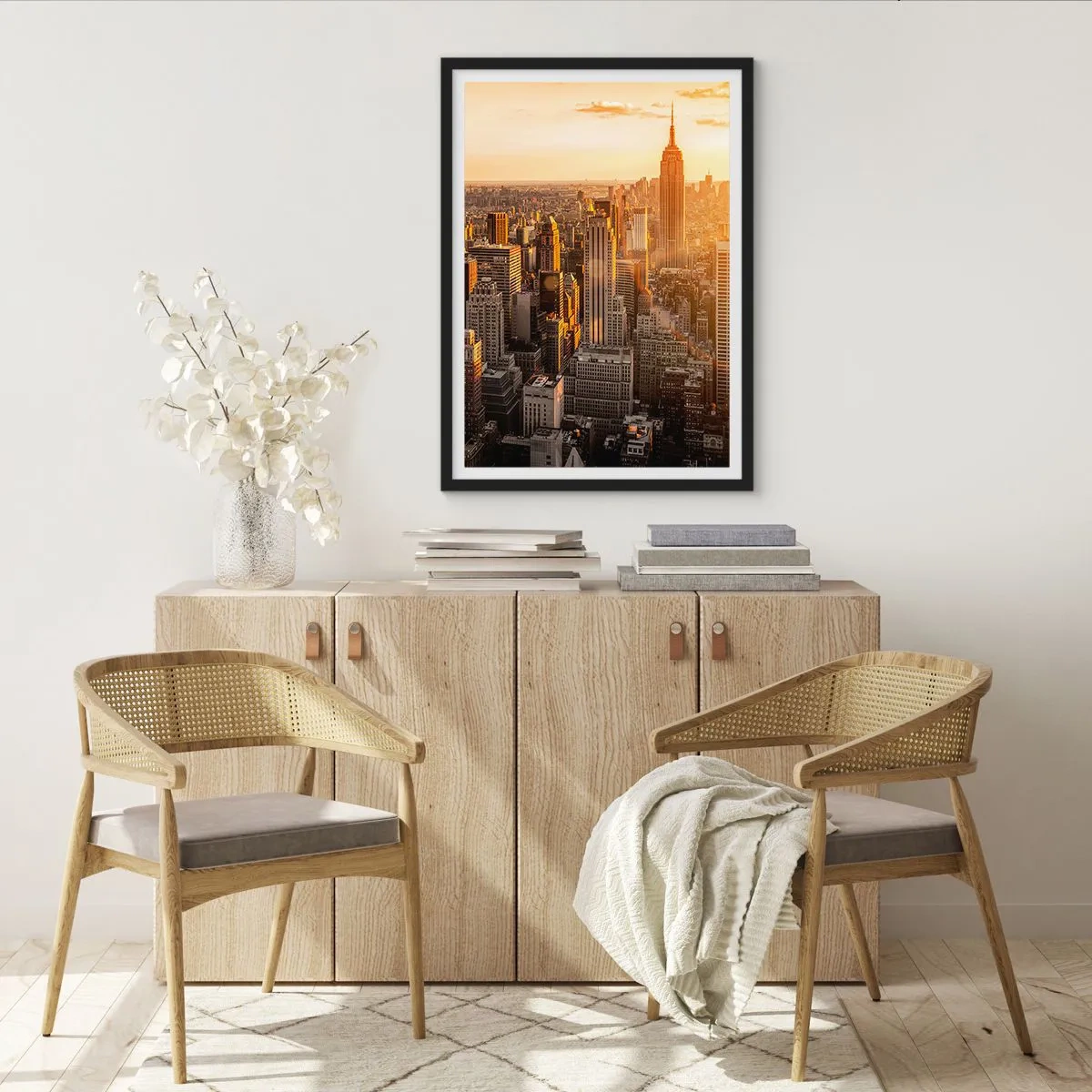 Poster in cornice nera - Skyline di Manhattan al tramonto dall'Empire State Building - 50x70cm - Crescere al sole - Decorazione murale moderna per soggiorno e camera da letto ARTTOR