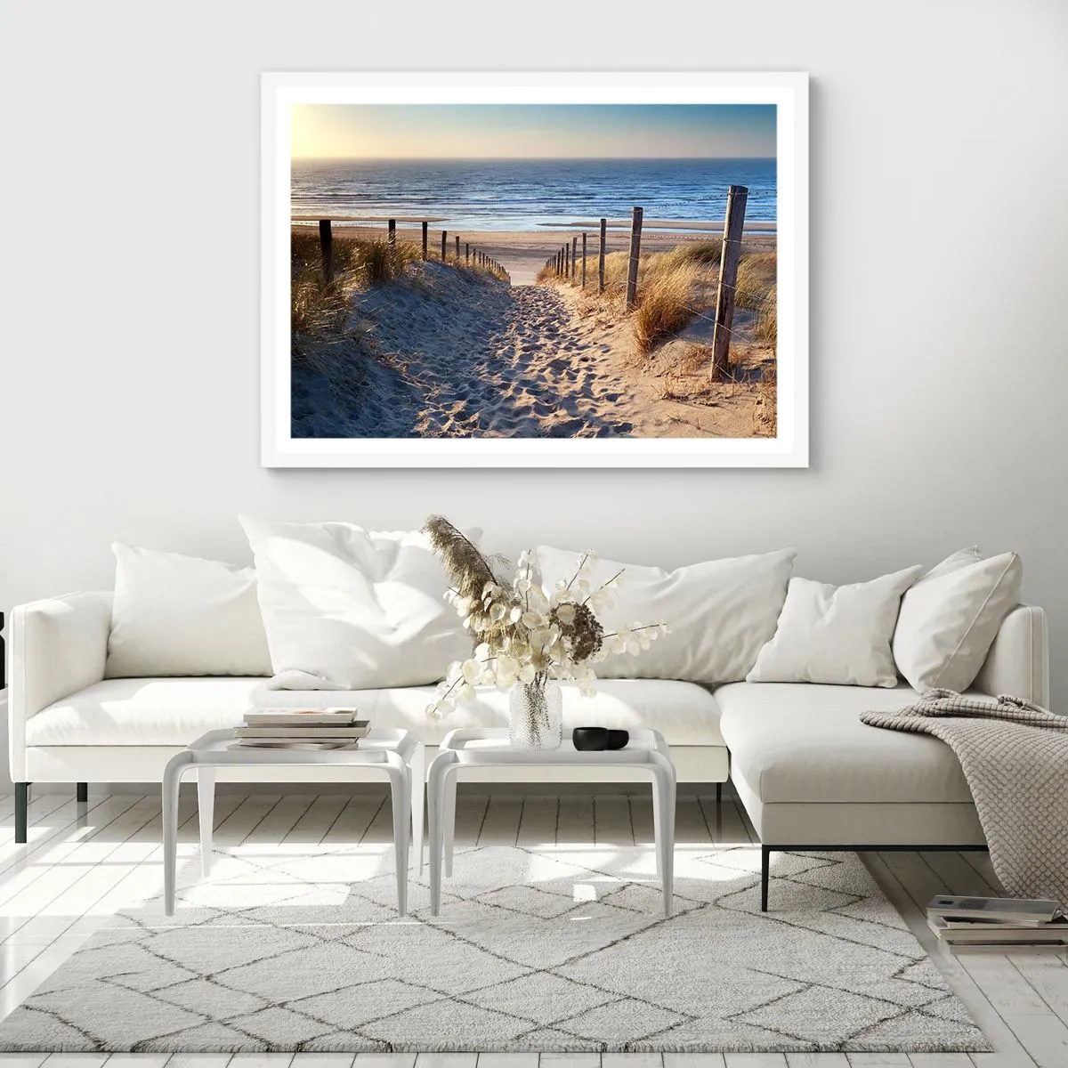 Poster in cornice bianca - Rumore del mare, uccelli che cantano, spiaggia selvatica tra i cespugli... - 50x40 cm