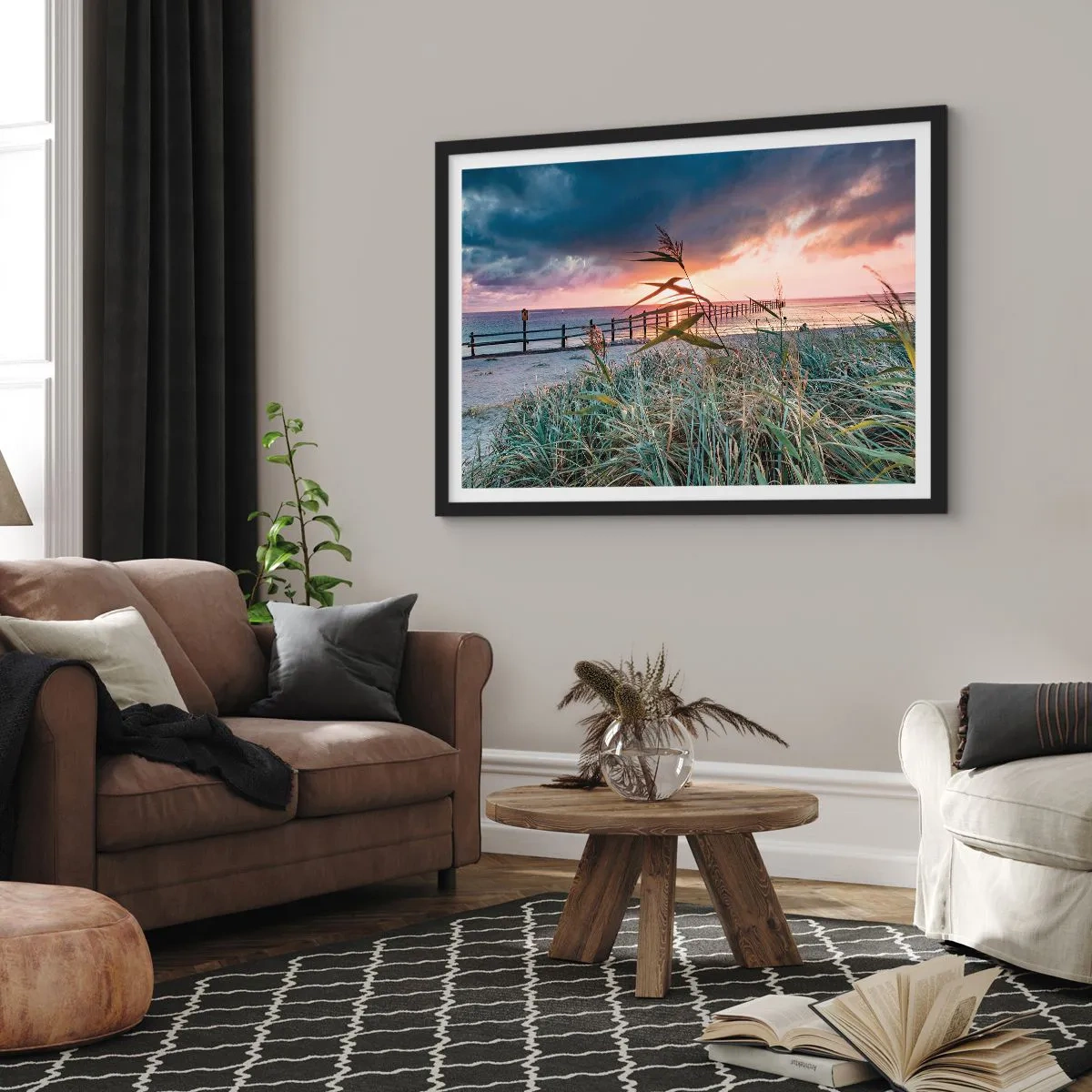 Poster in cornice nera - Spiaggia al tramonto con erba in primo piano - 100x70cm - Non andrà via col vento - Decorazione murale moderna per soggiorno e camera da letto ARTTOR