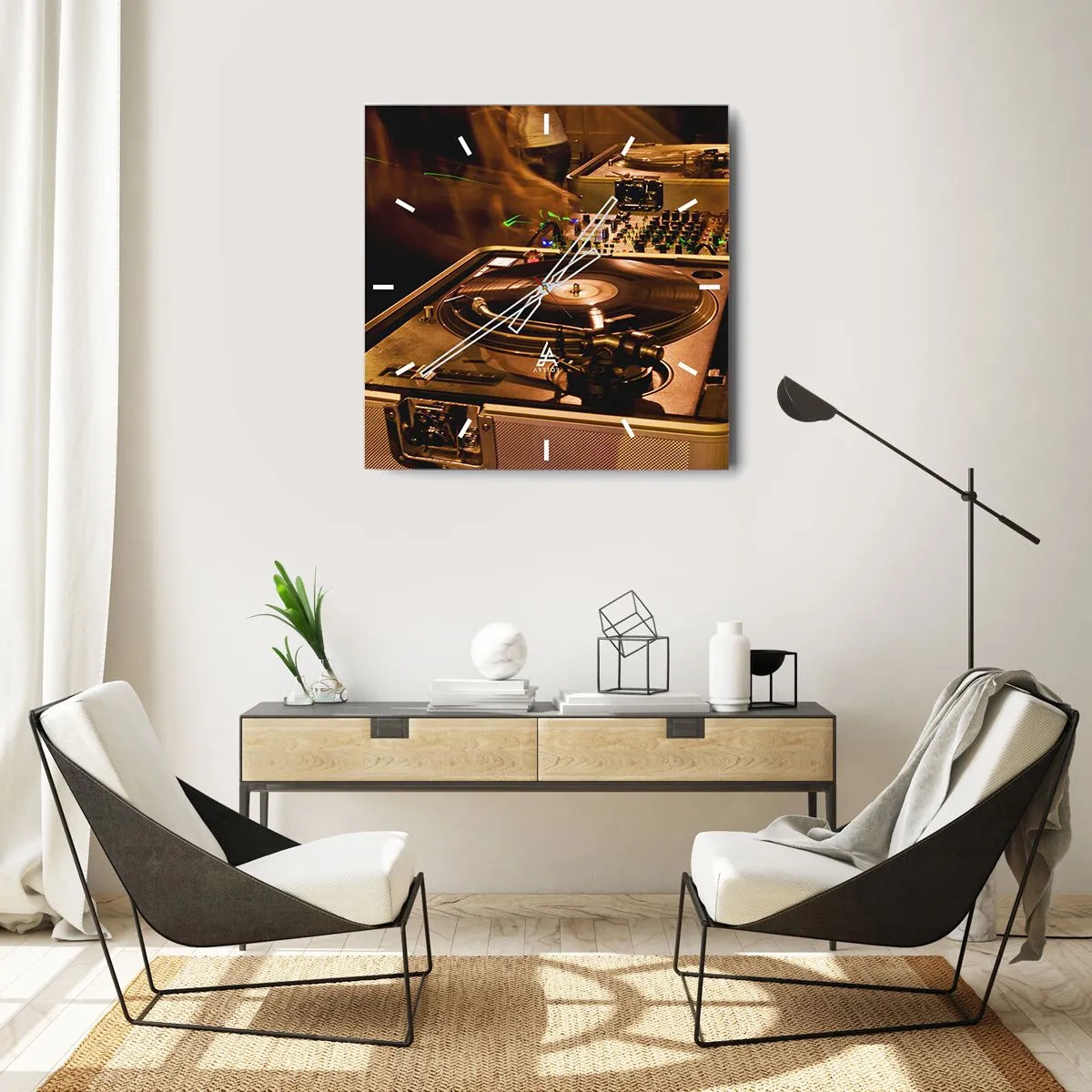 Orologio da parete - Orologio in Vetro - Attrezzatura da DJ con giradischi e mixer durante una festa - 30x30cm - Senti la forza? - Decorazione murale moderna per soggiorno e camera da letto ARTTOR