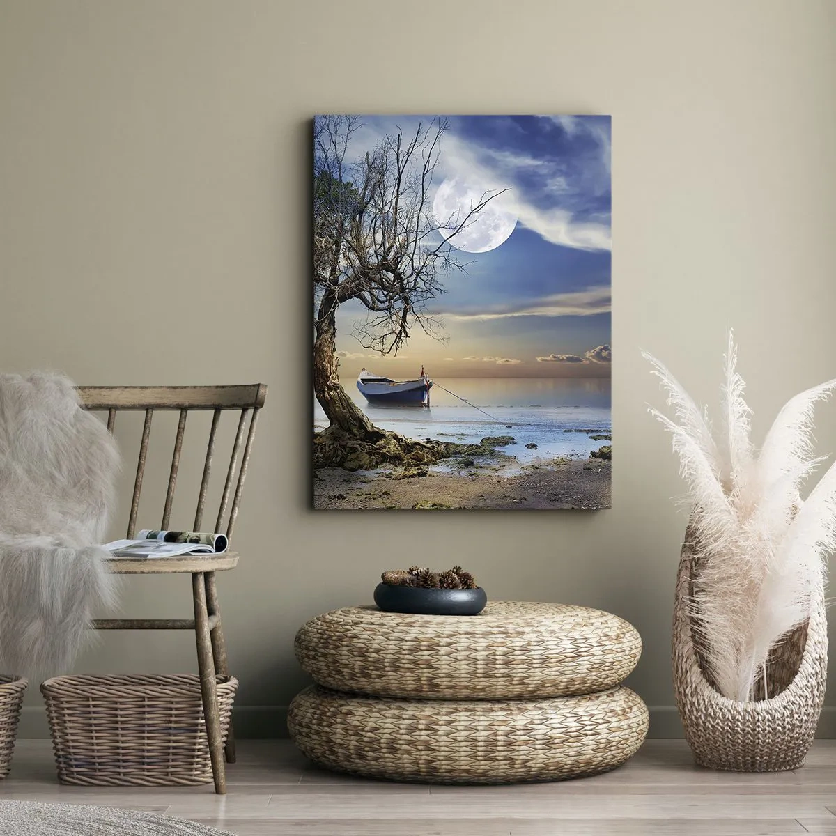Quadro su tela - Stampe su Tela - Un albero solitario e una barca su acque calme sotto la luna piena. - 70x100cm - È la fine o l'inizio? - Decorazione murale moderna per soggiorno e camera da letto ARTTOR