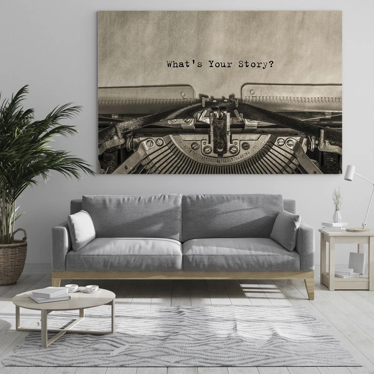 Quadro su vetro - Primo piano di una macchina da scrivere con il testo "Qual è la tua storia?" - 120x80cm - Rispondimi - Decorazione murale moderna per soggiorno e camera da letto ARTTOR