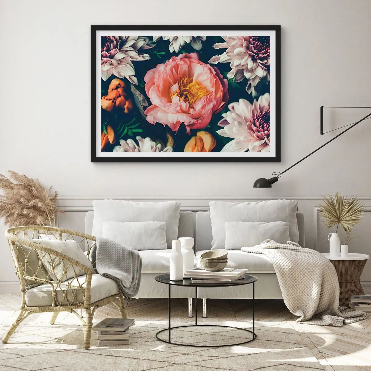Poster in cornice nera - Composizione floreale con peonia e crisantemi su sfondo scuro - 70x50cm - Con fasto barocco - Decorazione murale moderna per soggiorno e camera da letto ARTTOR