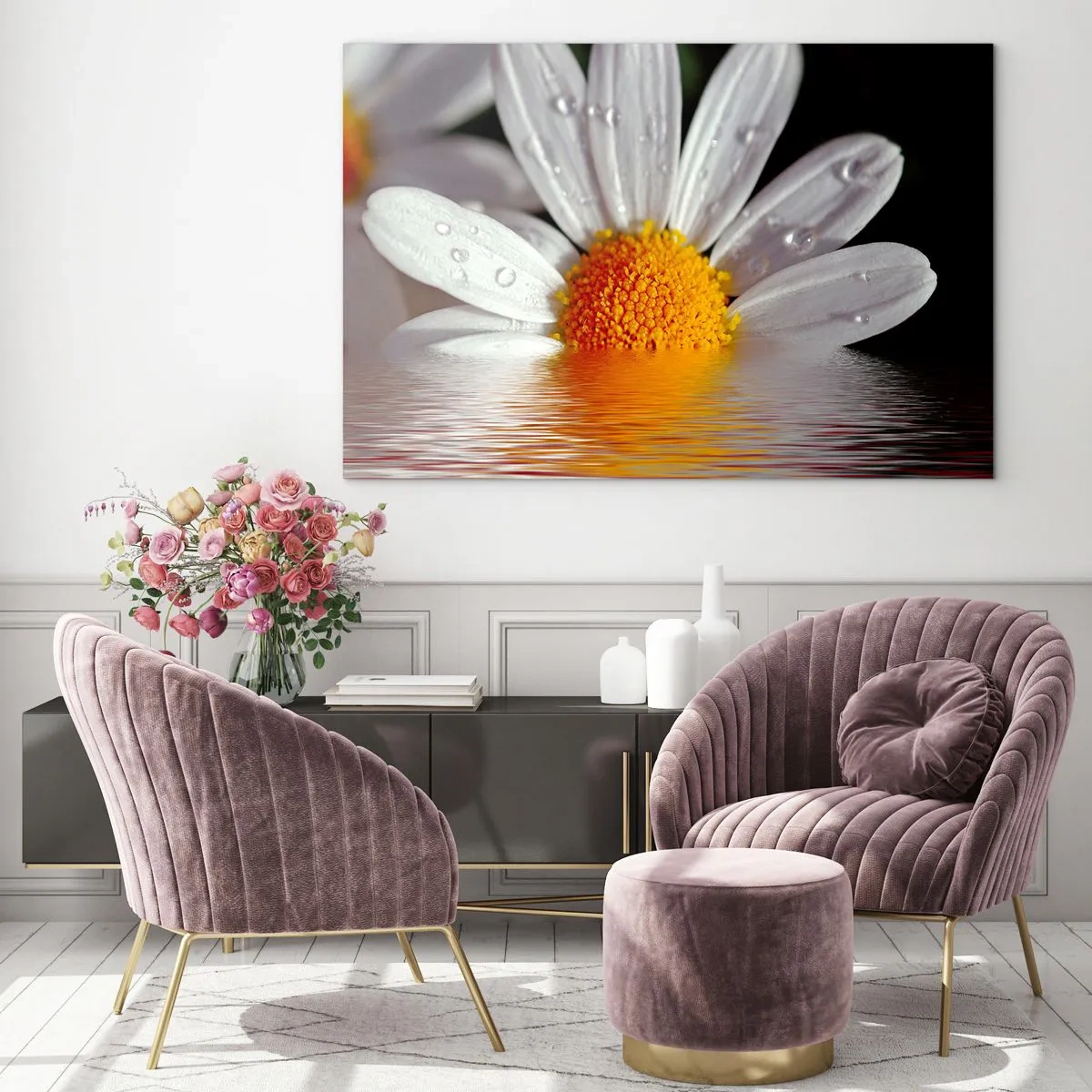 Quadro su vetro - Una margherita con gocce d'acqua riflesse nell'acqua - 100x70cm - L'alba della margherita - Decorazione murale moderna per soggiorno e camera da letto ARTTOR