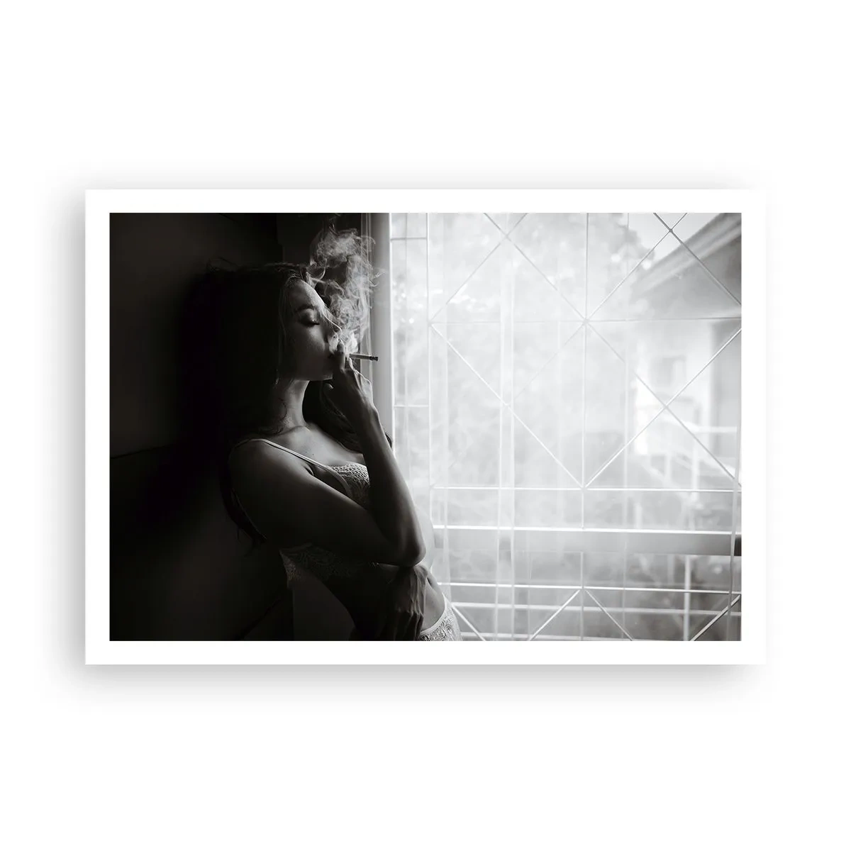 Poster - Una donna in posa sensuale in una fotografia in bianco e nero - 100x70cm - Attimo sensuale - Decorazione murale moderna per soggiorno e camera da letto ARTTOR