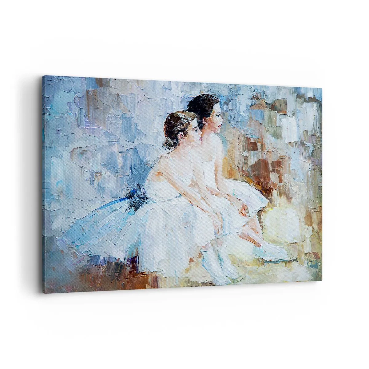 Quadro su tela - Stampe su Tela - Due ballerine in abiti bianchi si rilassano su uno sfondo pastello. - 120x80cm - Il riposo dei giovani cigni - Decorazione murale moderna per soggiorno e camera da letto ARTTOR