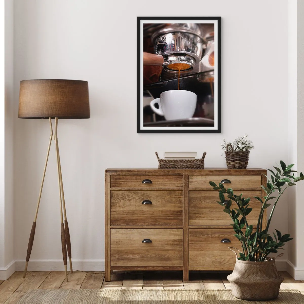 Poster in cornice nera - Una macchina per il caffè che versa un espresso fresco in una tazza - 50x70cm - Il miglior momento della giornata - Decorazione murale moderna per soggiorno e camera da letto ARTTOR