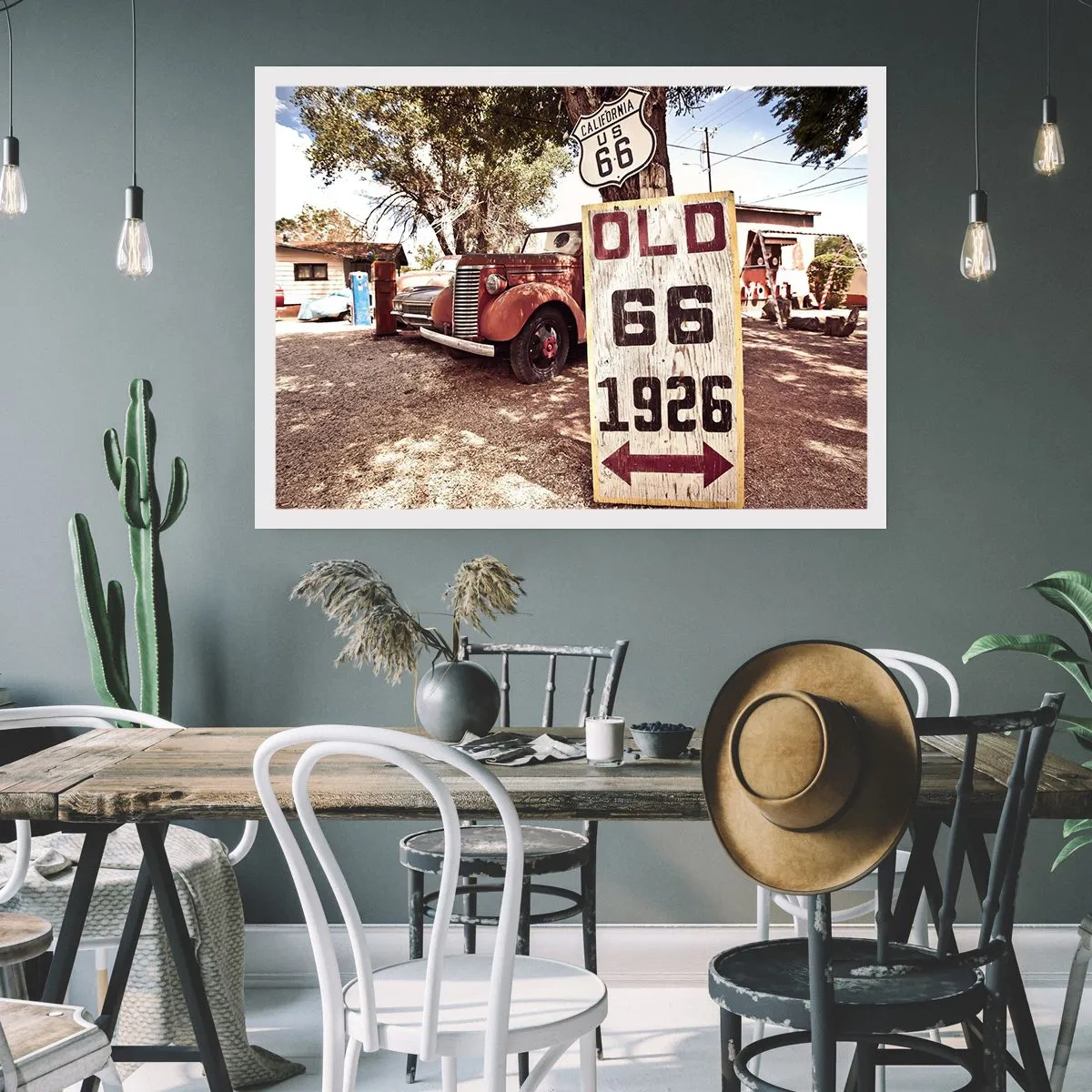 Poster - Auto retrò e cartello della Route 66 in un ambiente rustico - 100x70cm - La leggenda della provincia americana - Decorazione murale moderna per soggiorno e camera da letto ARTTOR